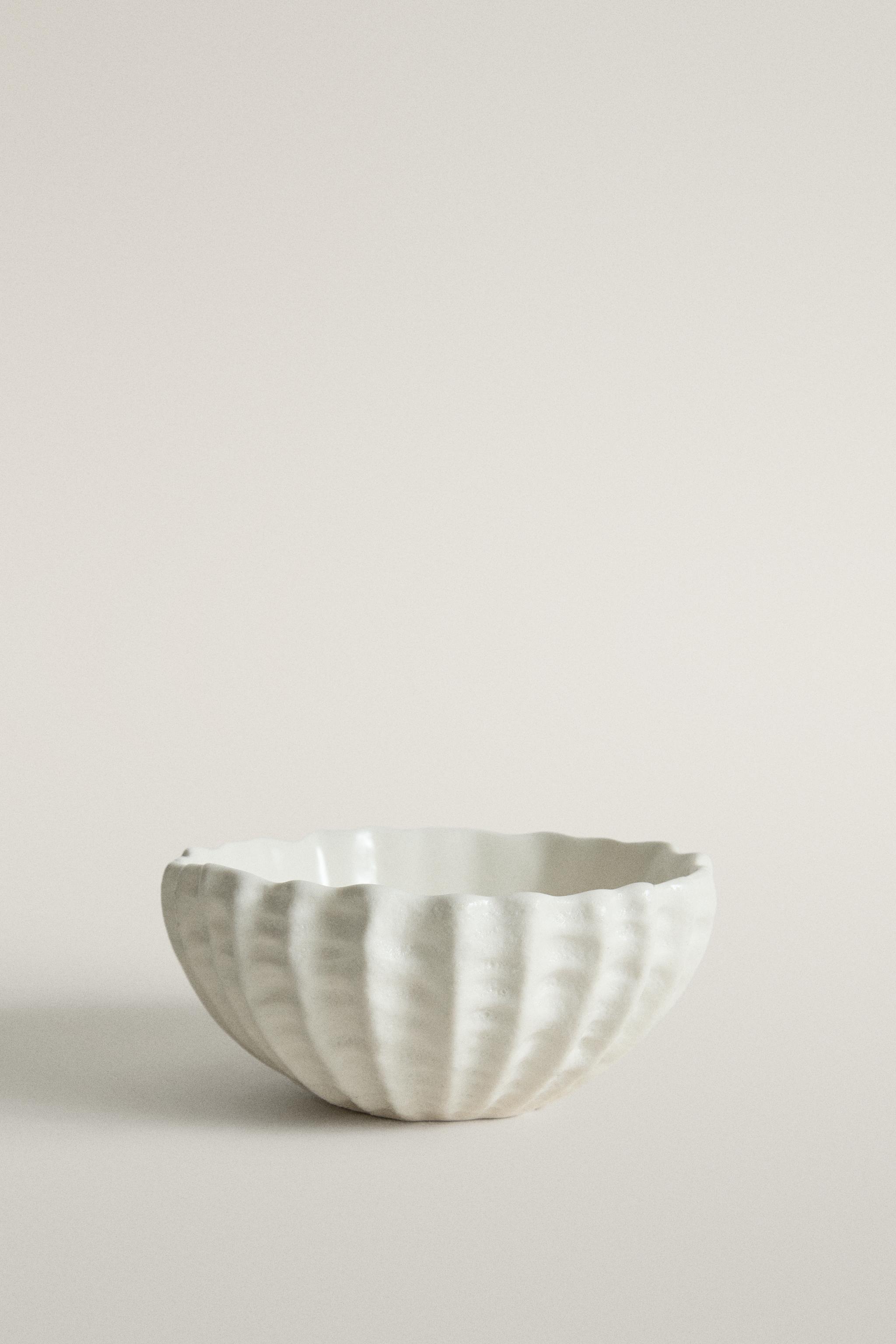 EMBOSSED SNACK BOWL